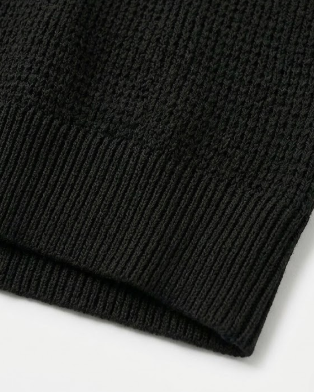 ETHAN V-NECK POLO
