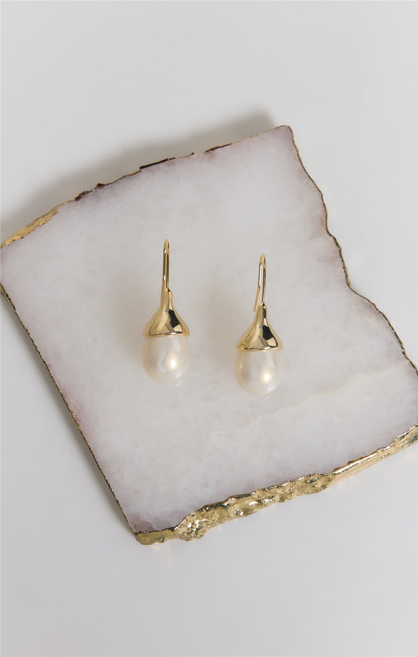 A Pearl Girl Earrings Gold