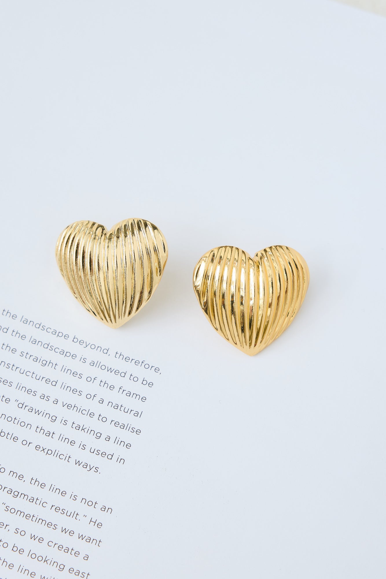 Feel The Love Earrings Gold