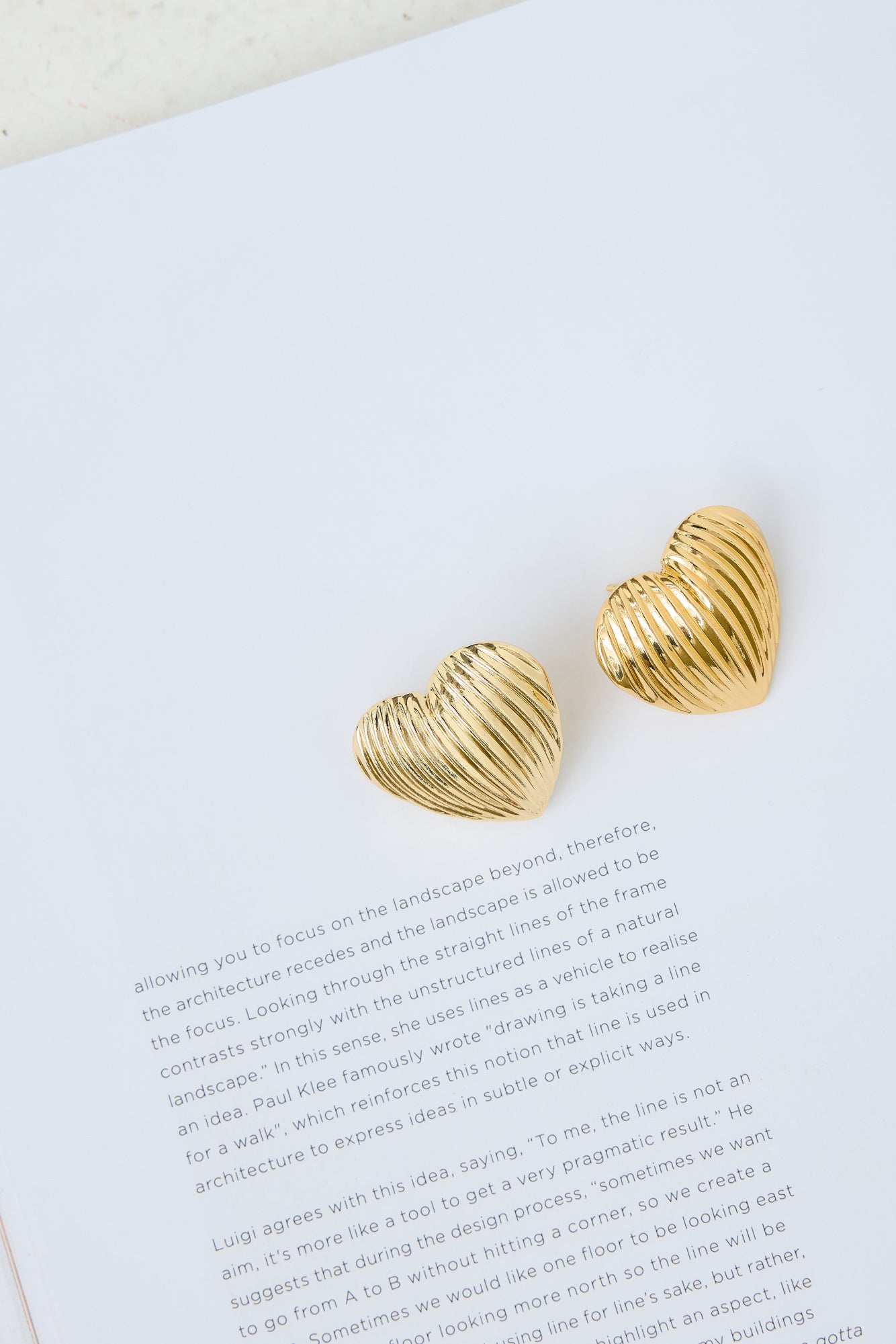 Feel The Love Earrings Gold