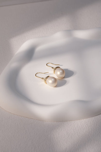 A Pearl Girl Earrings Gold